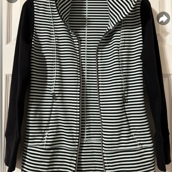 Lululemon daily yoga jacket size 4 - Picture 5 of 10